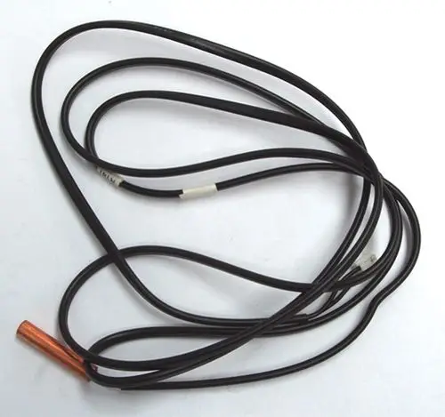 Daikin Fühler mit einem langen Kabel und einer metallischen Spitze, geeignet zur Temperaturmessung in Monoblock-Anwendungen.
